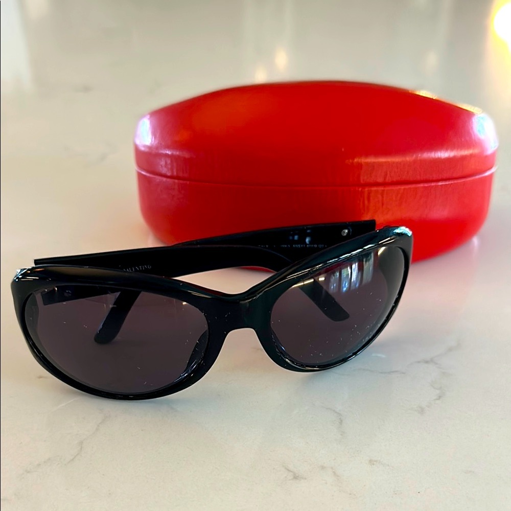 Valentino 5506/S Sunglasses in Ansy 1 (Black)